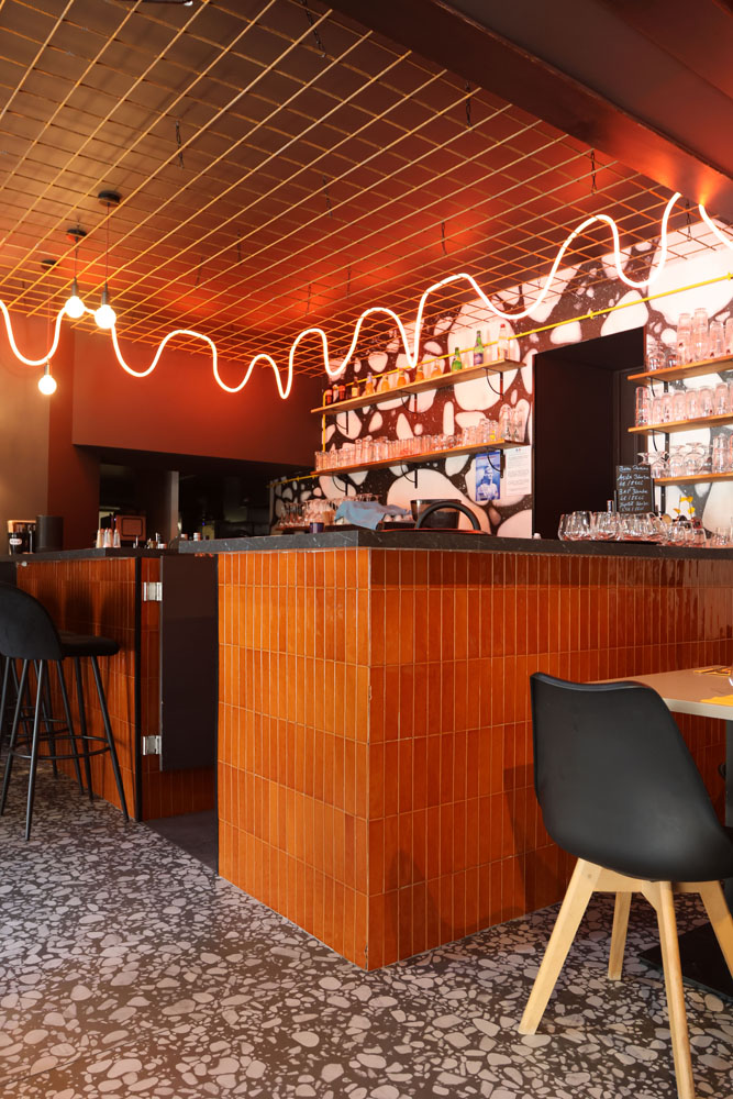 décoration bar sénas